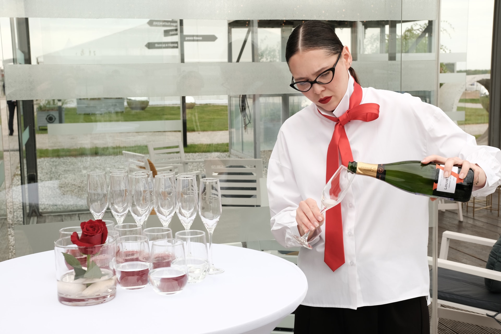 Сервировка welcome-drink с шампанским